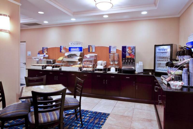 Holiday Inn Express Hotel & Suites Fort Pierce West Екстер'єр фото