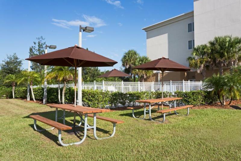 Holiday Inn Express Hotel & Suites Fort Pierce West Екстер'єр фото